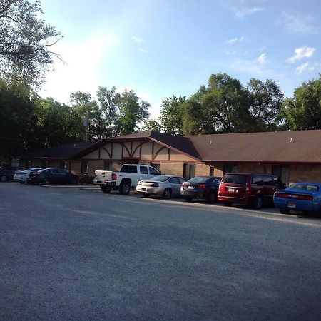 Coronado Motel & Rv Park Lindsborg Exterior photo